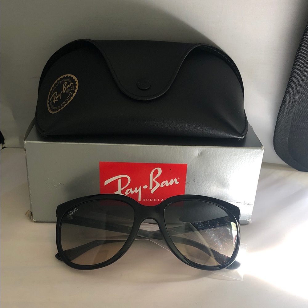 Ray-Ban Cats Black Sunglasses Women.